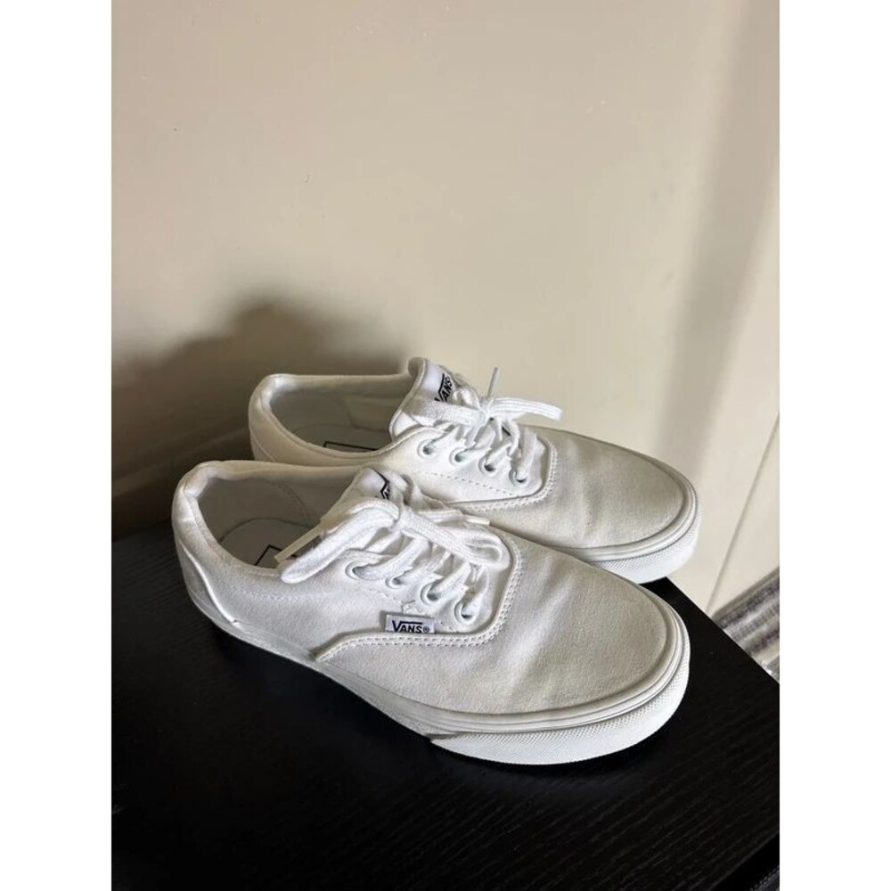 Women’s white vans sneakers size 6